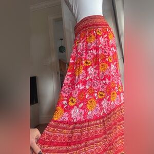 Vibrant Floral Cloth and Portrait Maxi Skirt in Red and Orange in size Large NWT